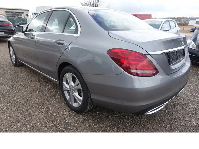 Mercedes-Benz 250 view 6