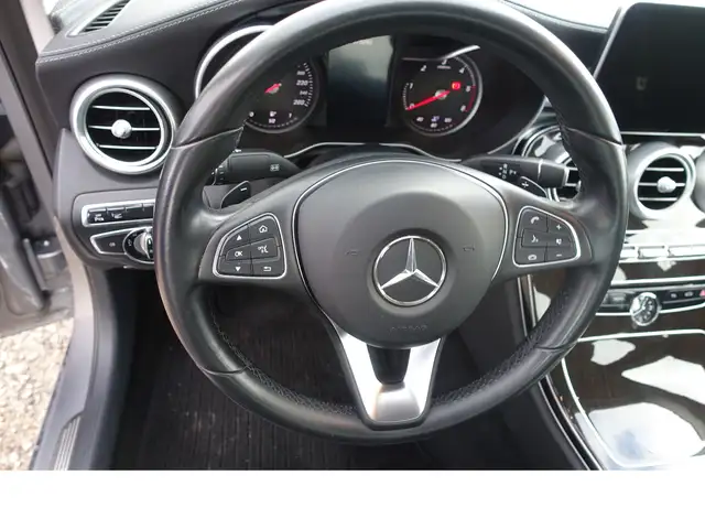 Mercedes-Benz 250 view 11