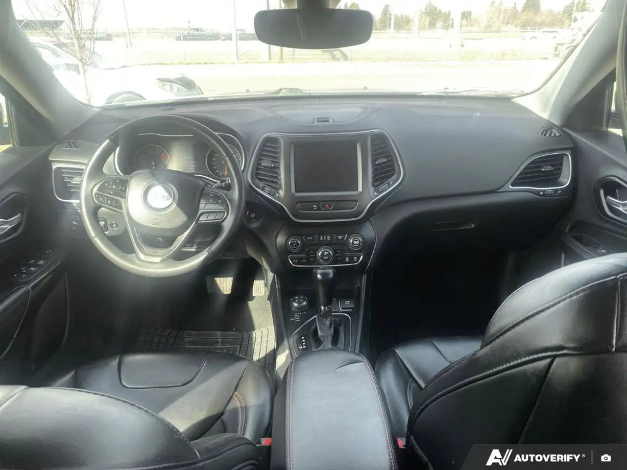 Jeep Cherokee снимка Jeep Cherokee