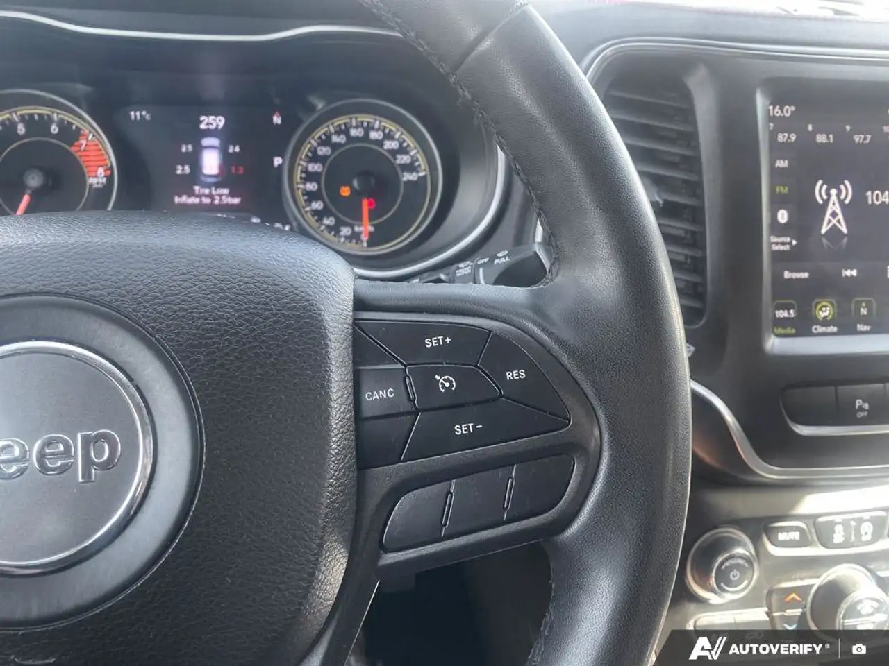 Jeep Cherokee снимка Jeep Cherokee