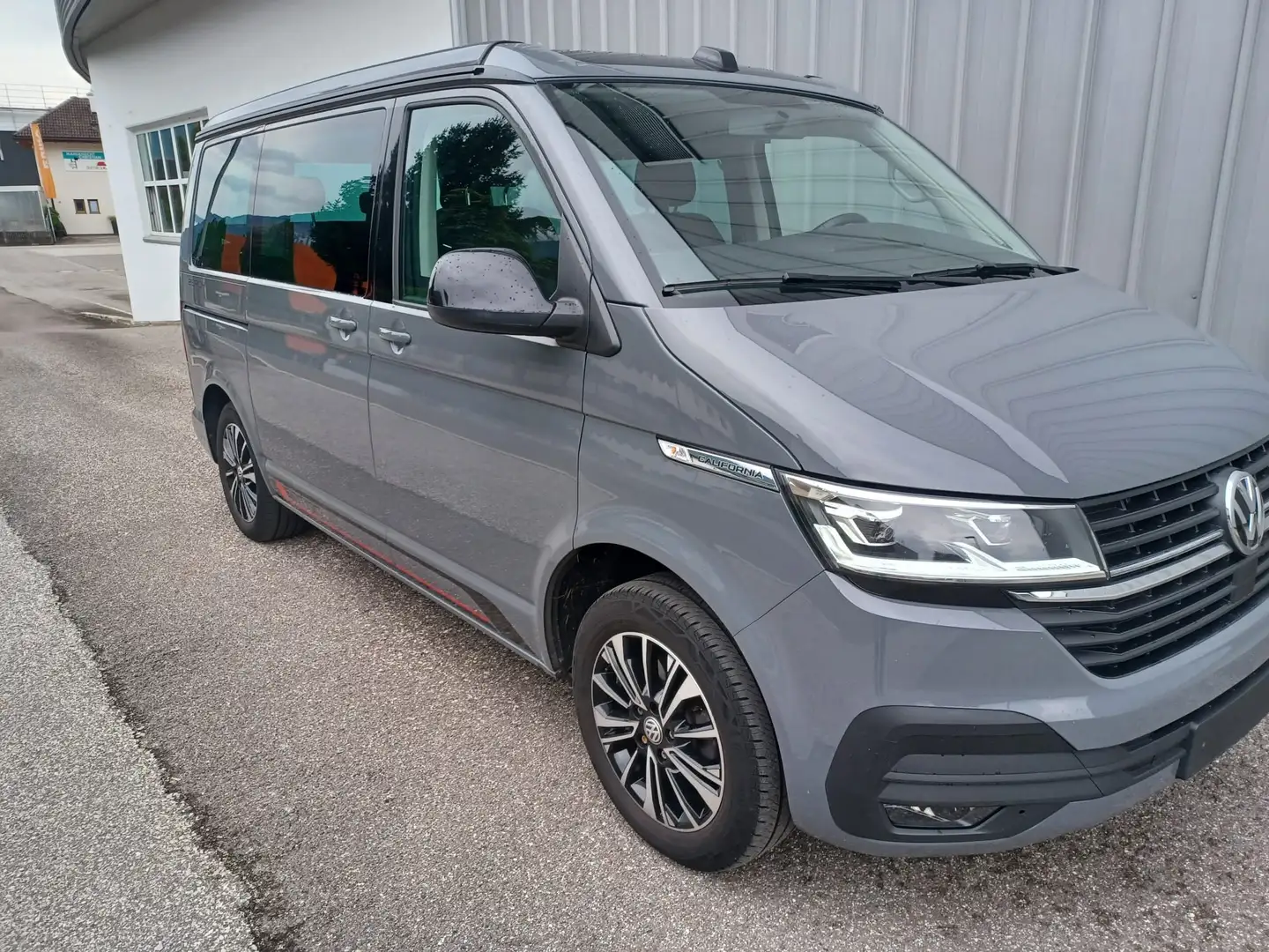 Volkswagen T6.1 California 2.0 TDI Beach Camper Edition DSG Grau - 2