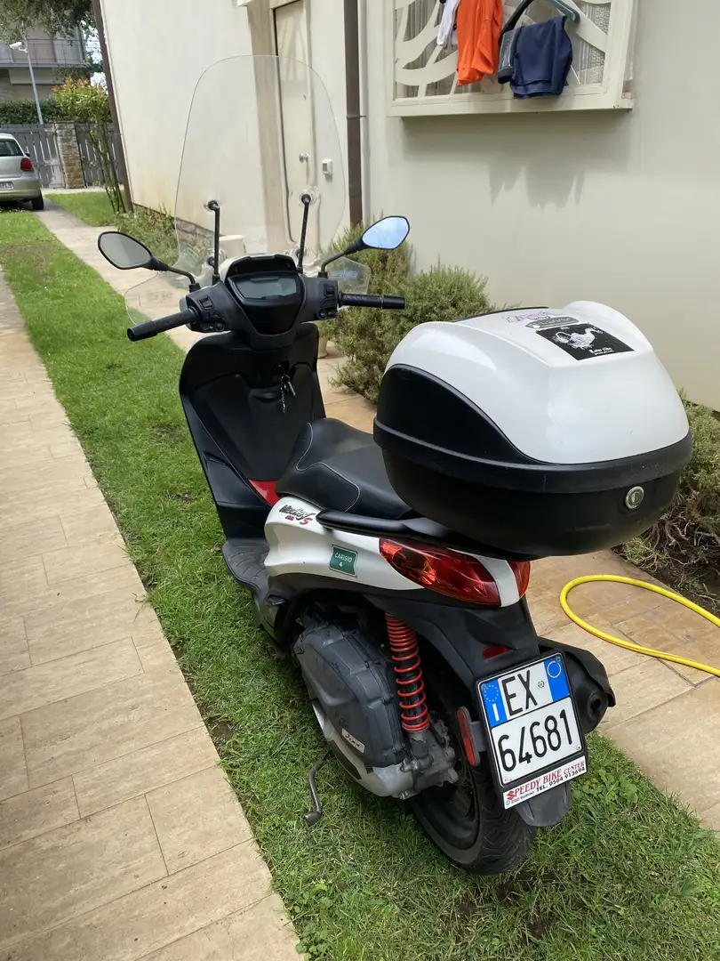 Piaggio Medley 125 Sport Bílá - 1
