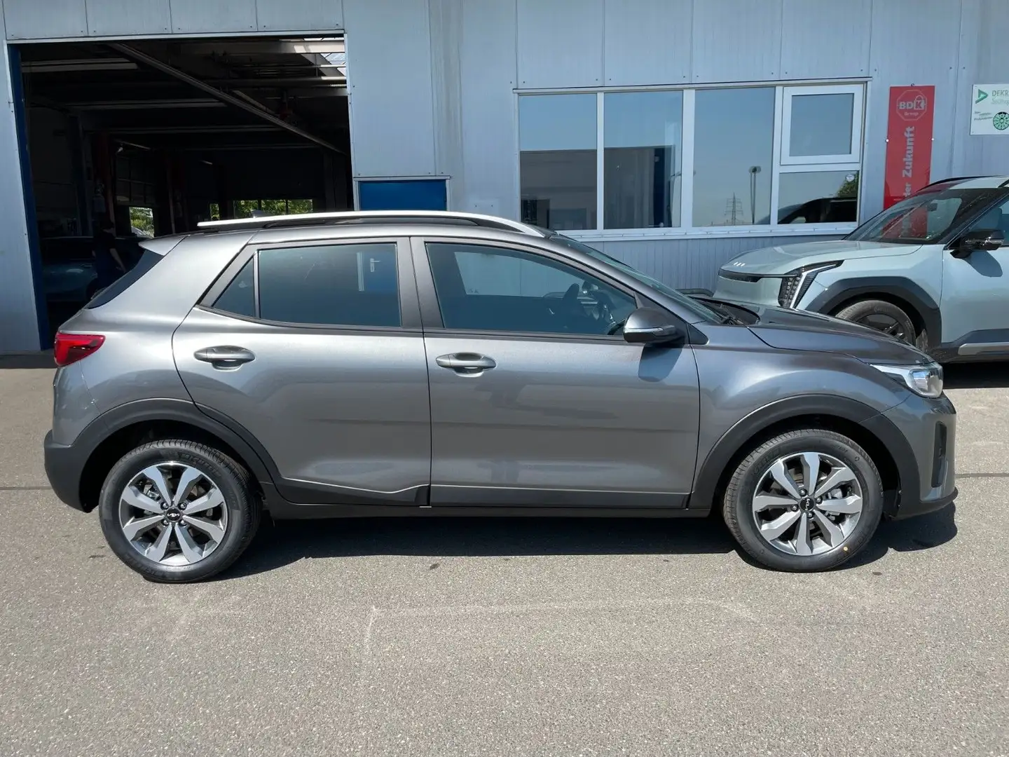 Kia Stonic 1.0T Vision Klimaaut Navi SHZ Kamera Grey - 2