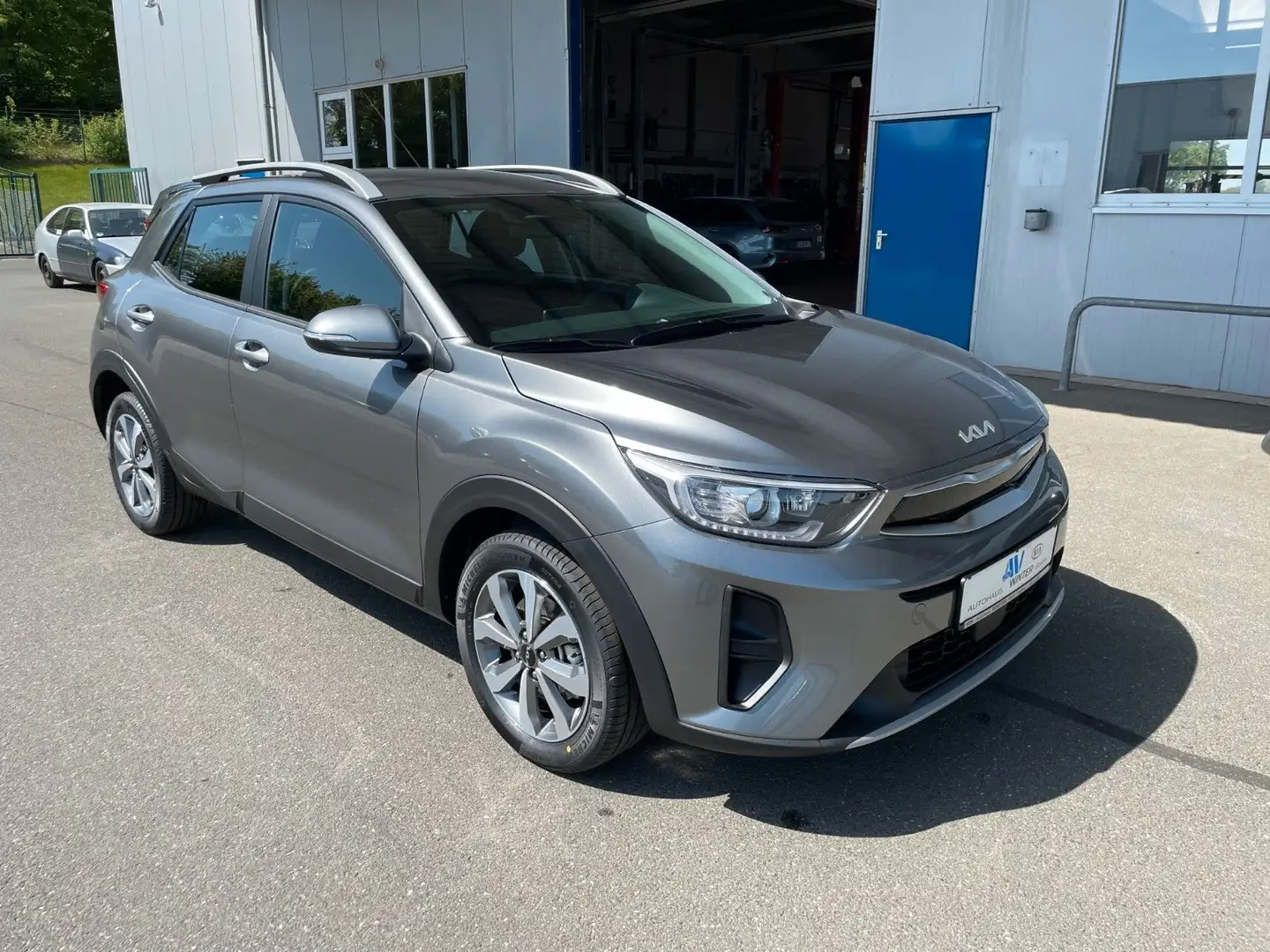 Kia Stonic 1.0T Vision Klimaaut Navi SHZ Kamera Grey - 1