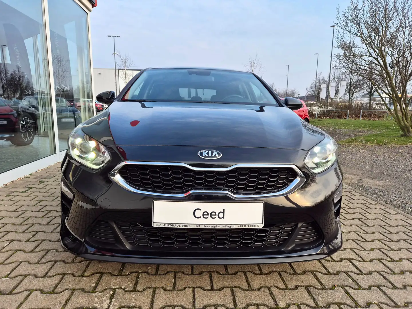Kia Ceed / cee'd 1.5 T 140 DCT Vision Komfort Navi Klimaautomatik Schwarz - 2
