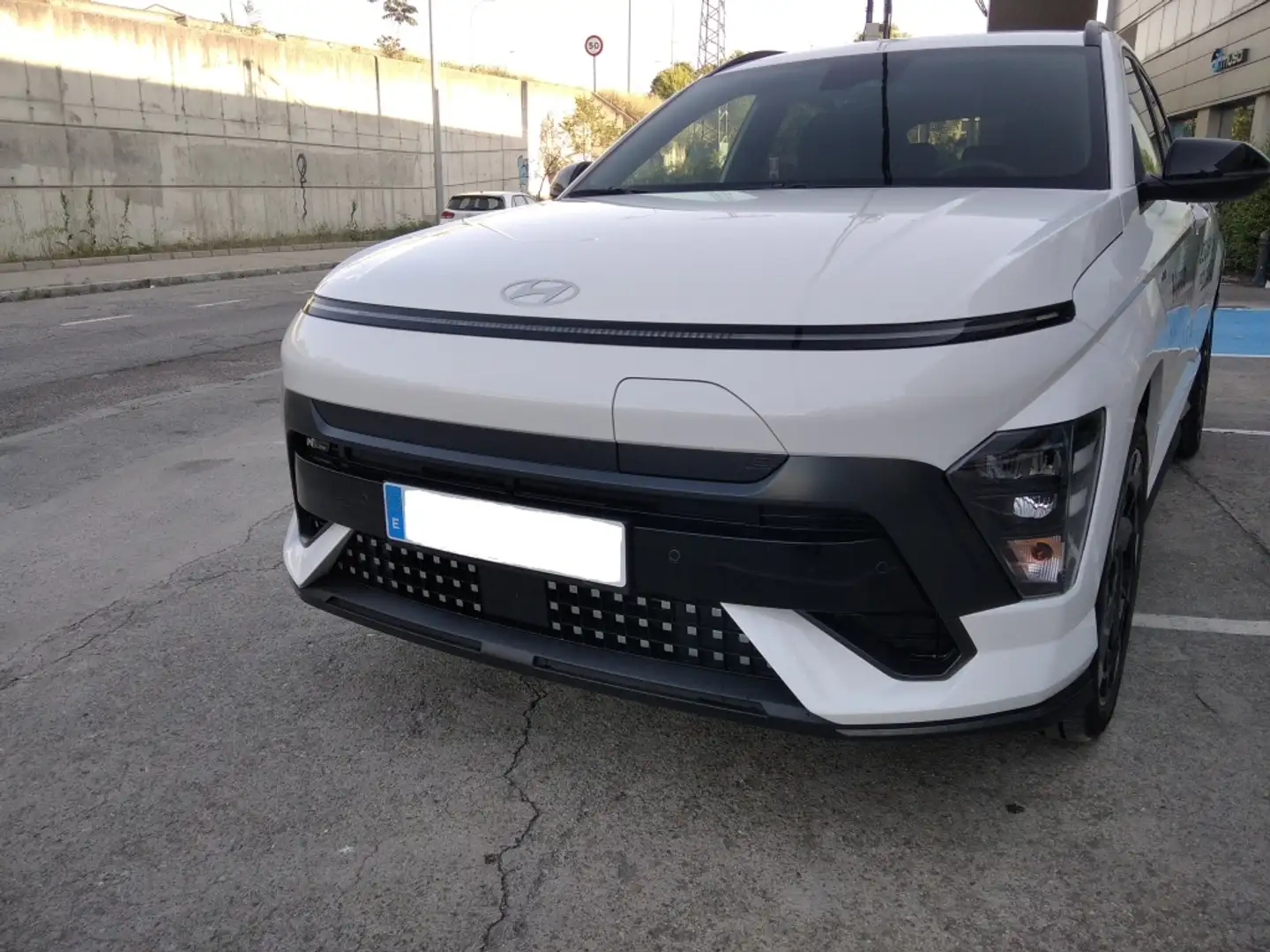 Hyundai KONA EV NLine 204 Blanc - 2