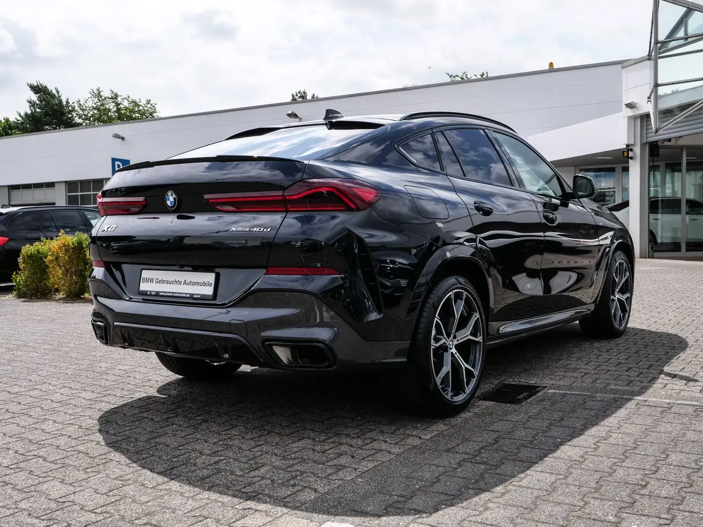 BMW X6 xDrive40d 21" AHK Iconic Glow PANO Laser DA Pro PA Schwarz - 2