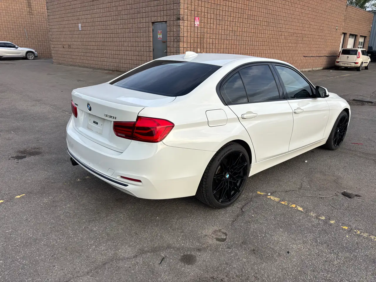 BMW 3 Series снимка BMW 3 Series