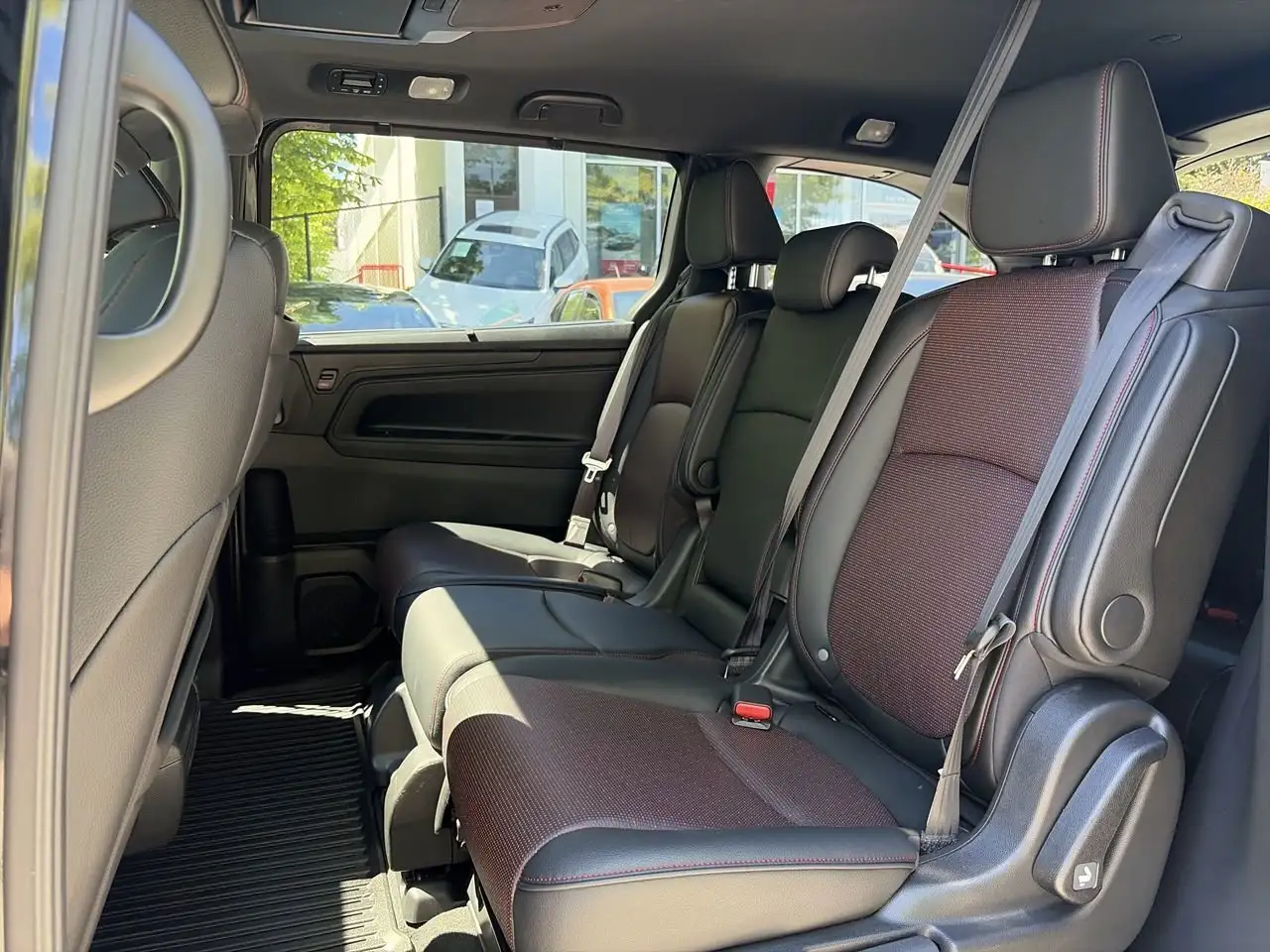 Honda Odyssey снимка Honda Odyssey
