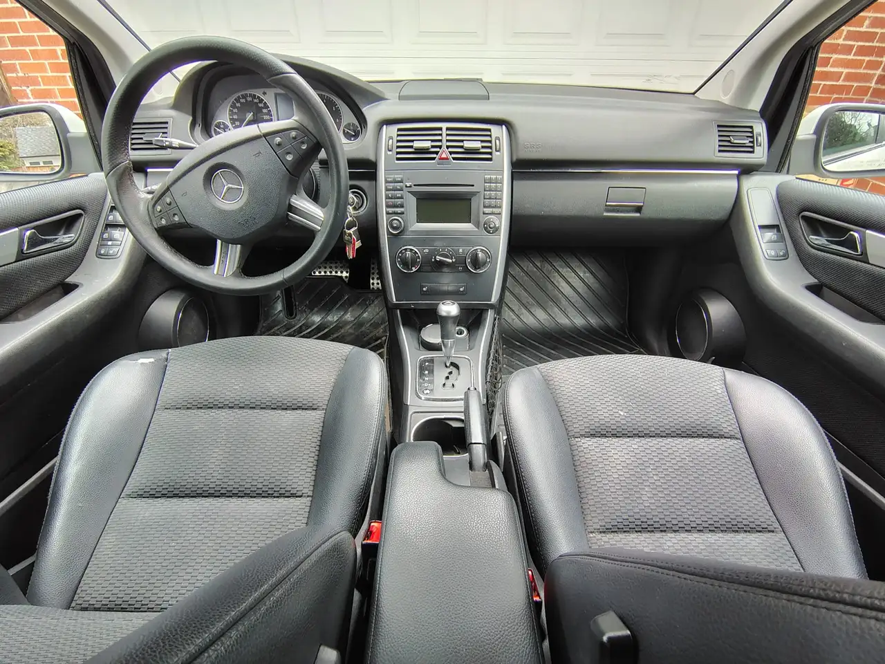 Mercedes-Benz B-Class снимка Mercedes-Benz B-Class