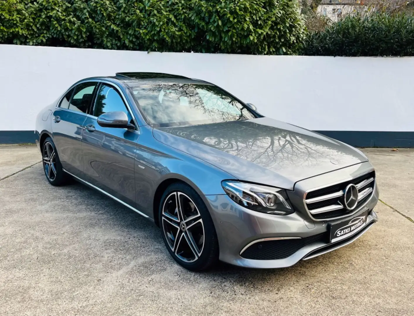 Mercedes-Benz E 300 d Aut. *LED - Distronic - Leder* SportStyle Grau - 2