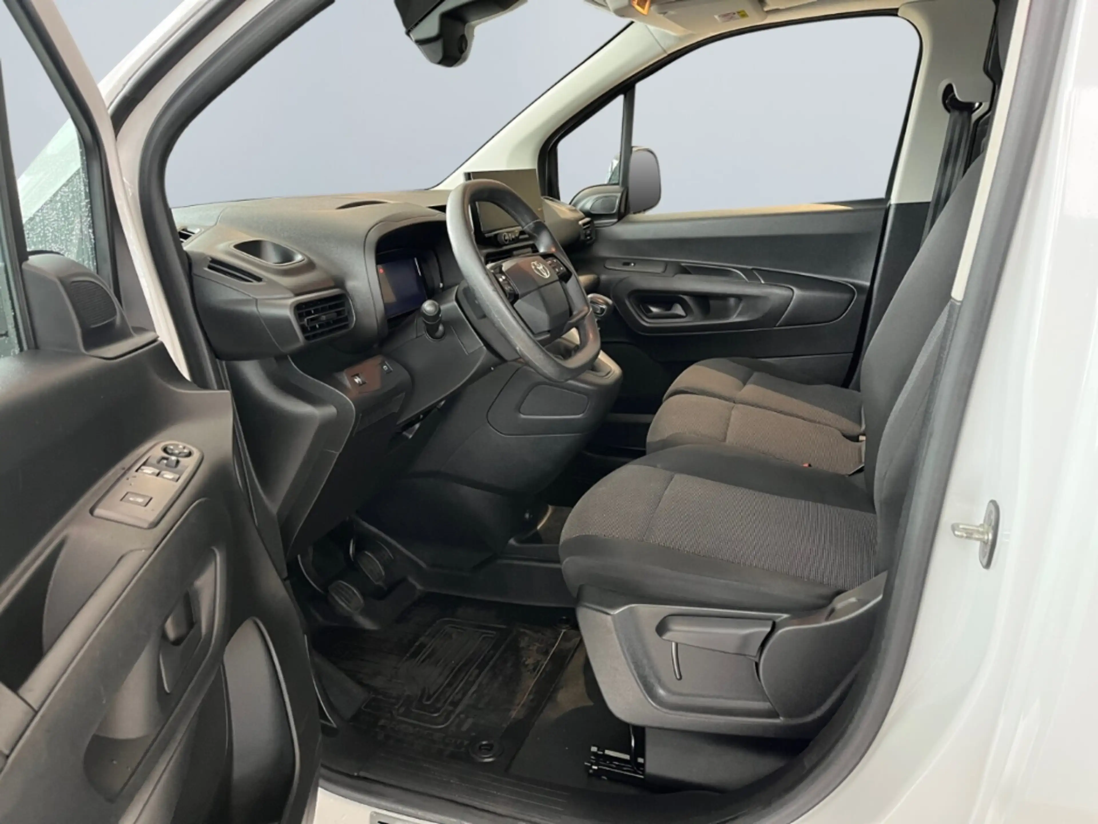 Toyota Proace City 1.5 D-4D L1 Meister *CarPlay*Navi*PDC* — photo 9