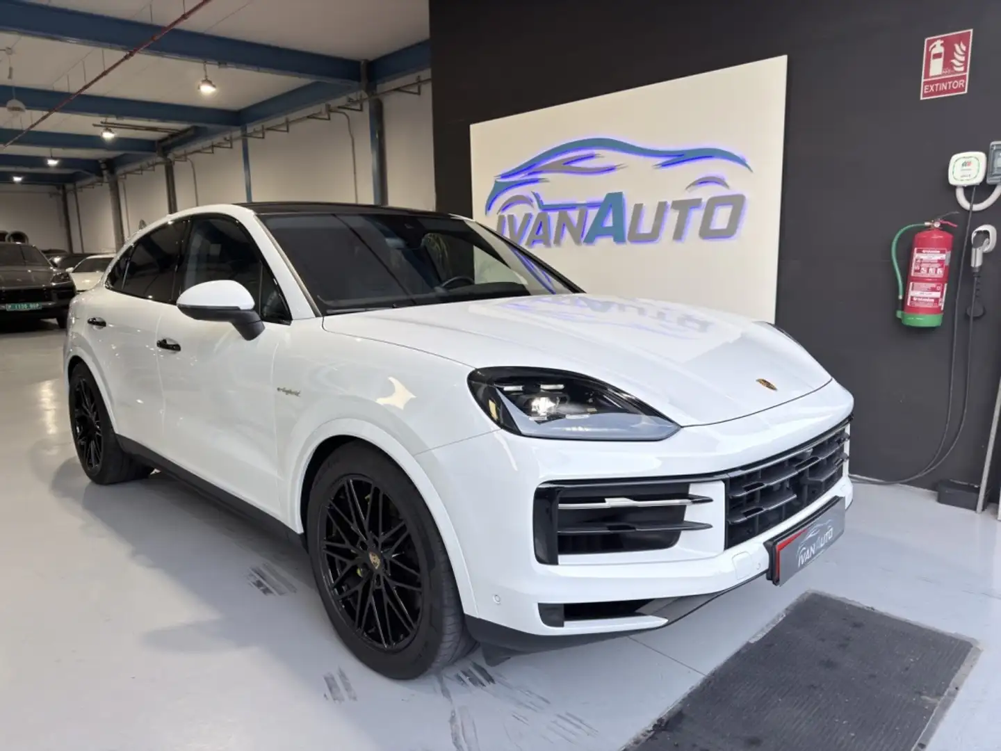 Porsche Cayenne Coupé E-Hybrid Aut. Blanc - 1