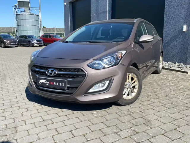 Hyundai i30 i30 SW 1.6 CRDi **EXPORT ou MARCHAND** PDC ARR/GPS/