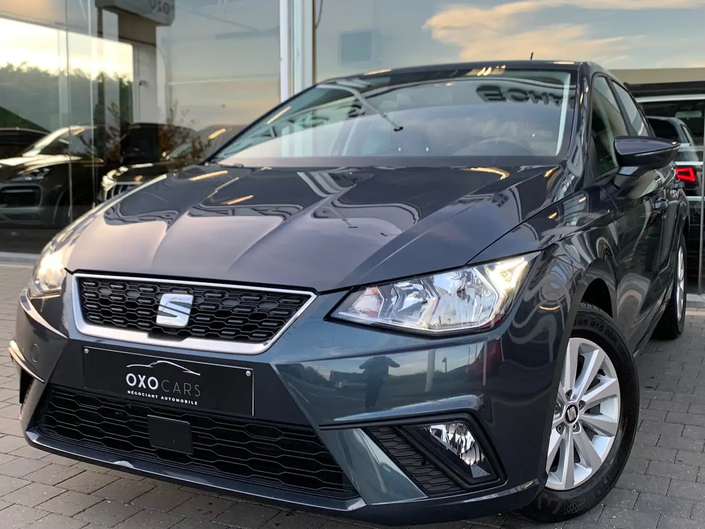 SEAT Ibiza 1.0i MPI / GPS / Clim Auto / CarPlay / Cruise/PDC Gris - 1