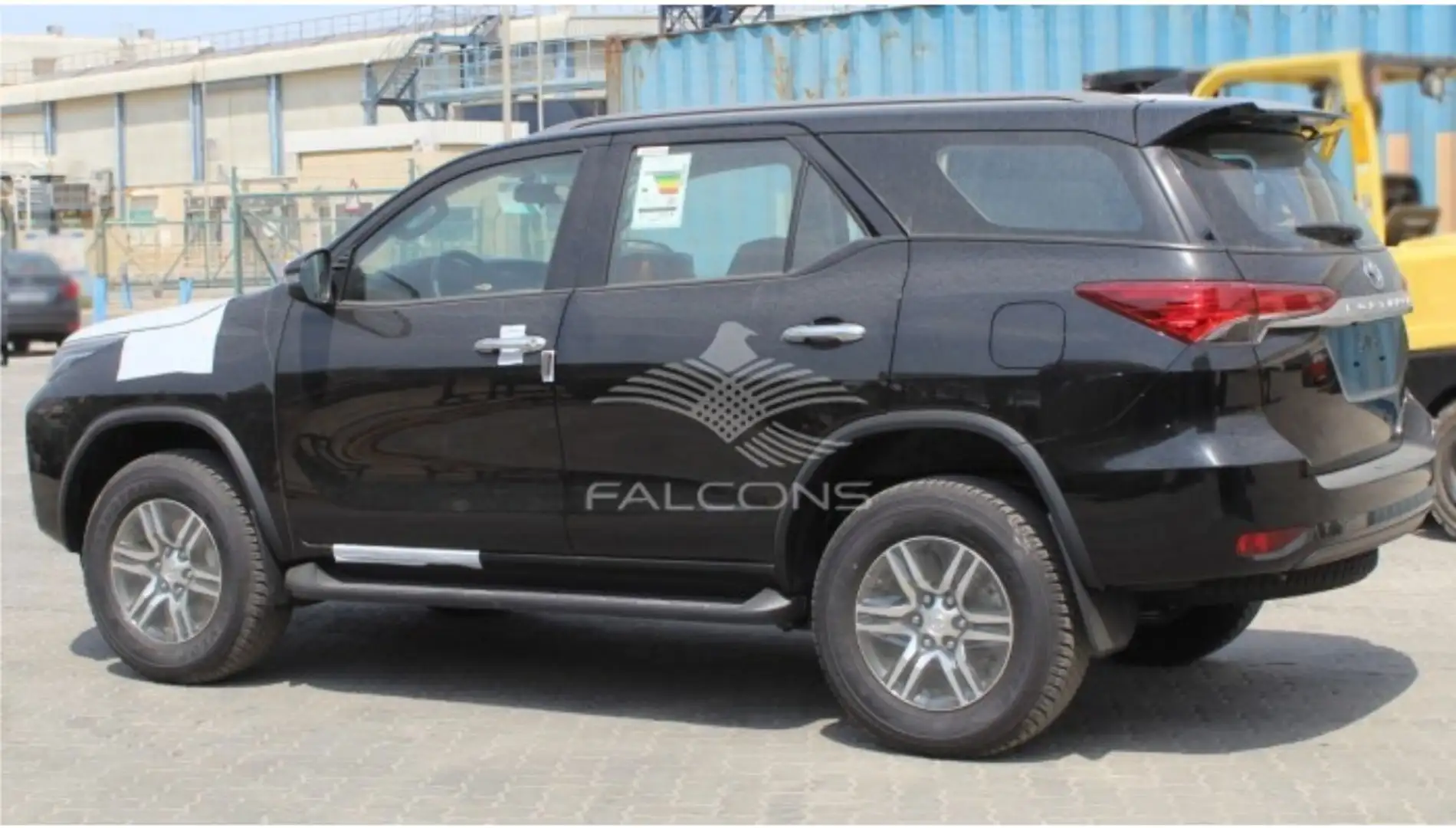 Toyota Fortuner 2.7L Petrol AT 2025 *FOR EXPORT OUT OF EU* Schwarz - 2