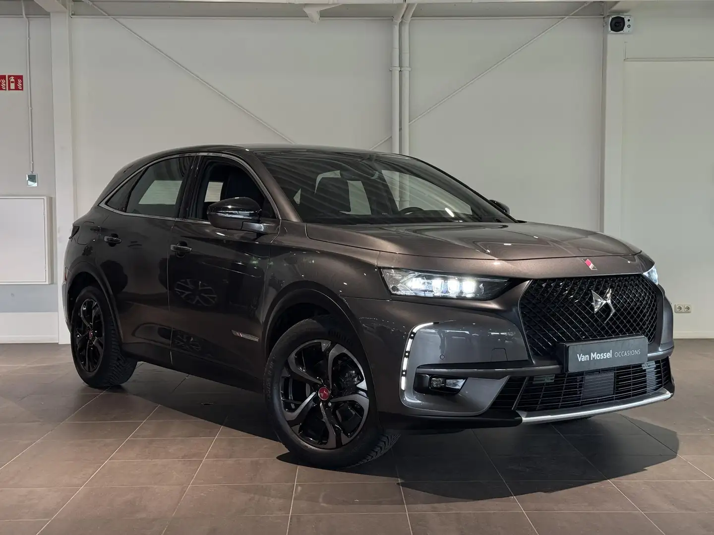 DS Automobiles DS 7 Crossback 1.6 PureTech Performance Line Grau - 2