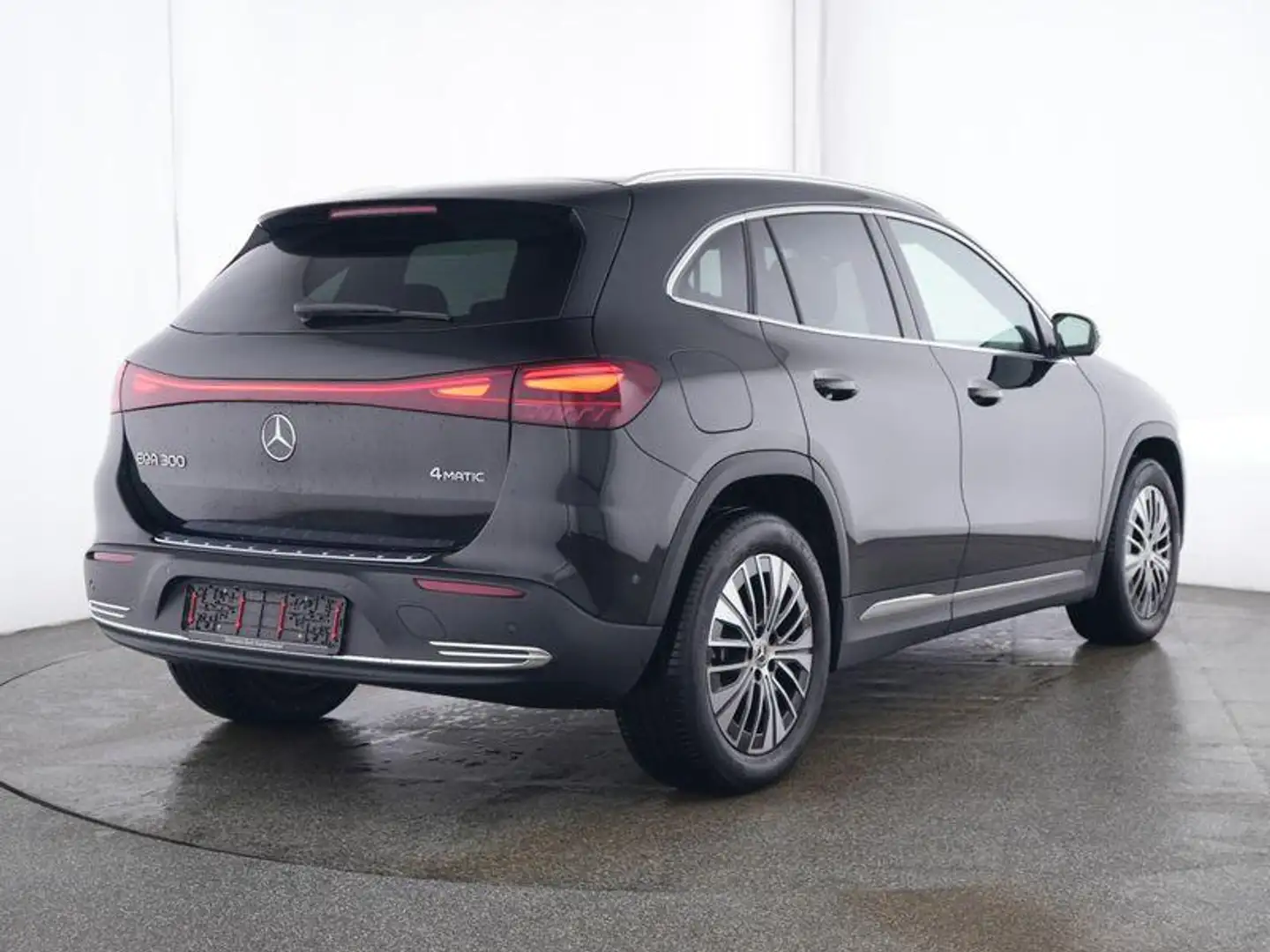 Mercedes-Benz EQA 300 EQA 4MATIC Zwart - 2