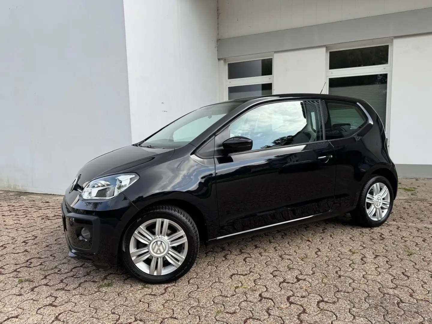 Volkswagen up! 1.0 MPI high up! Automatik Sitzhzg Bluetooth Schwarz - 2