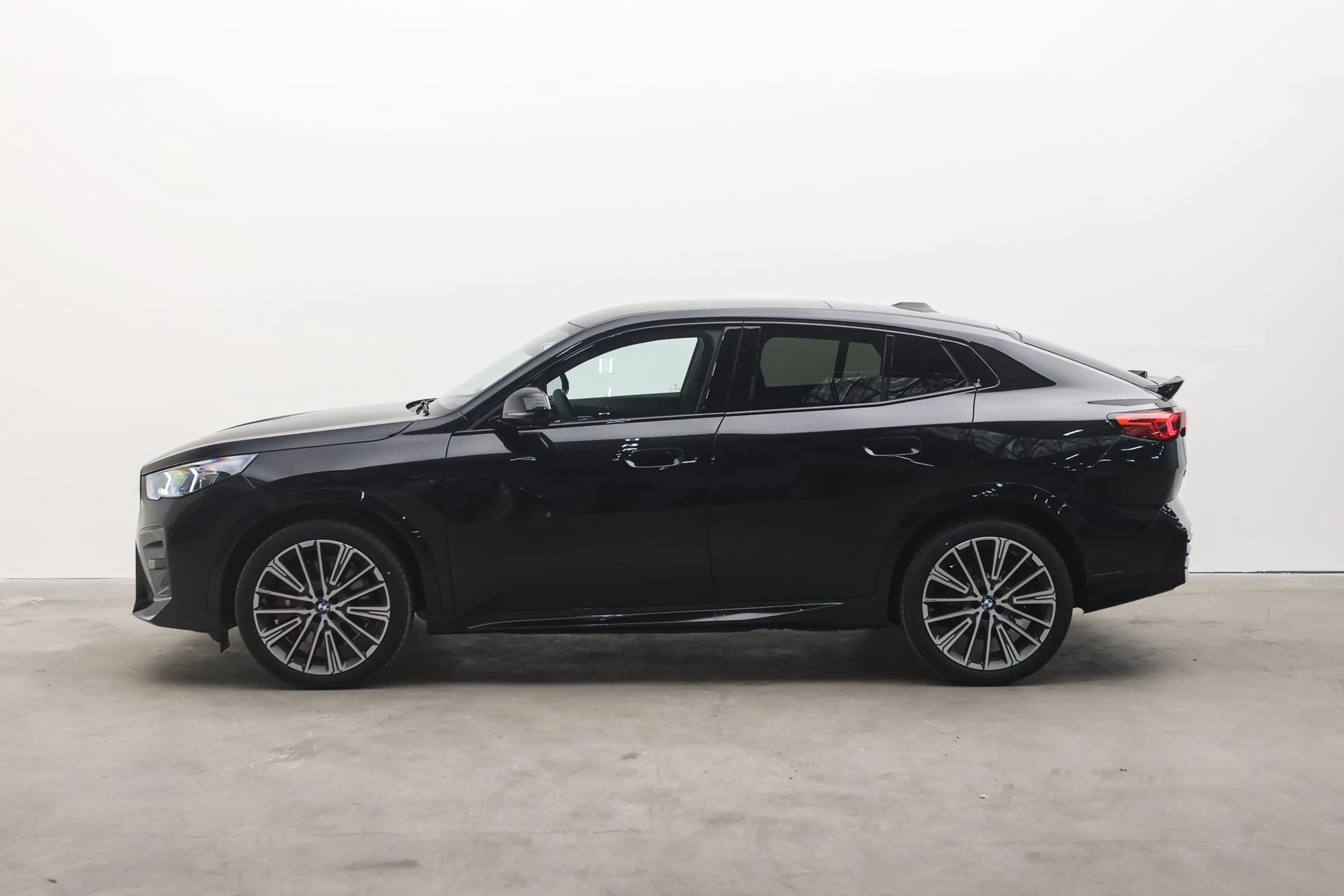 BMW iX2 eDrive20 M Sport / Panoramadak / Sportstoelen / M — photo 8
