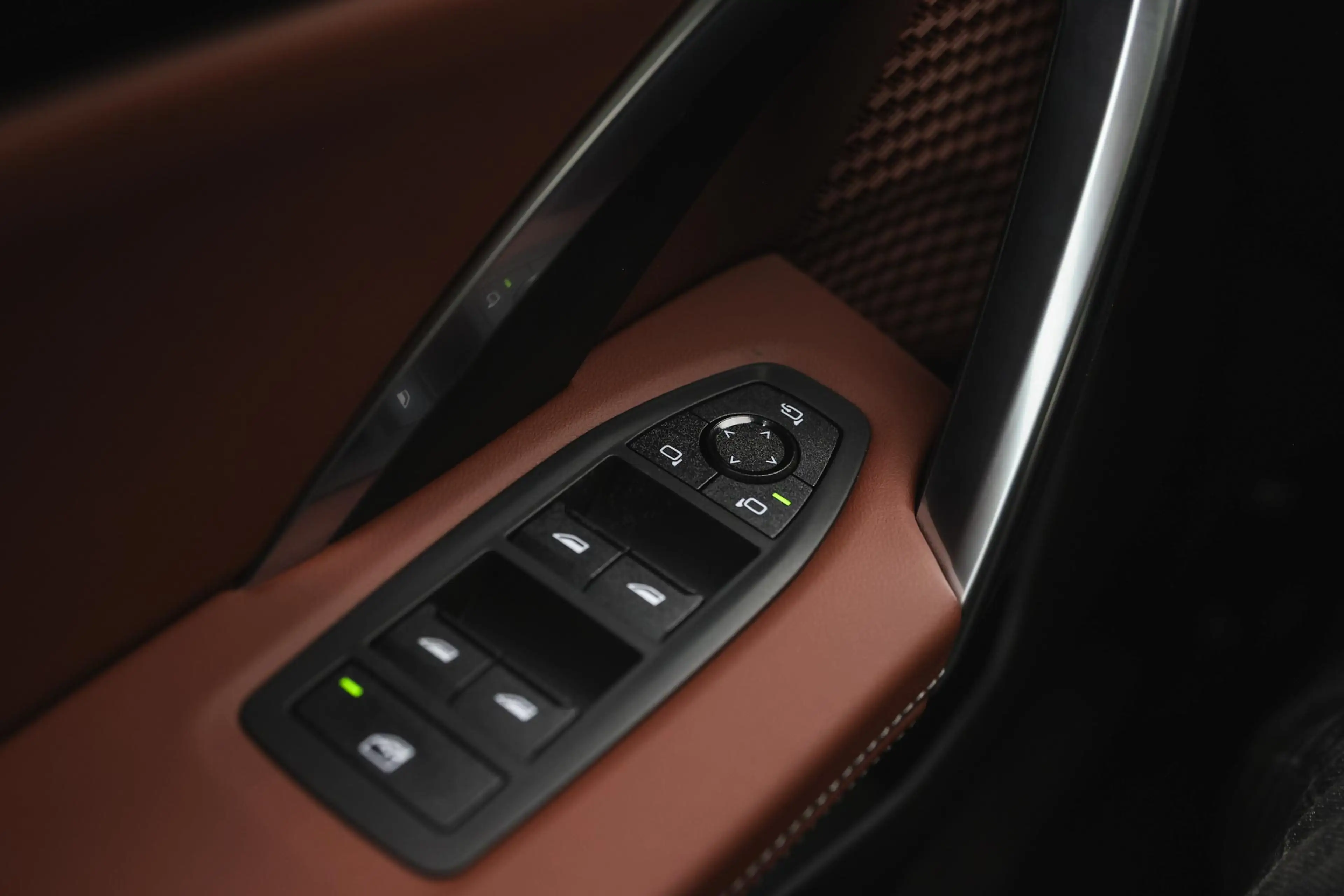 BMW iX2 eDrive20 M Sport / Panoramadak / Sportstoelen / M — photo 9