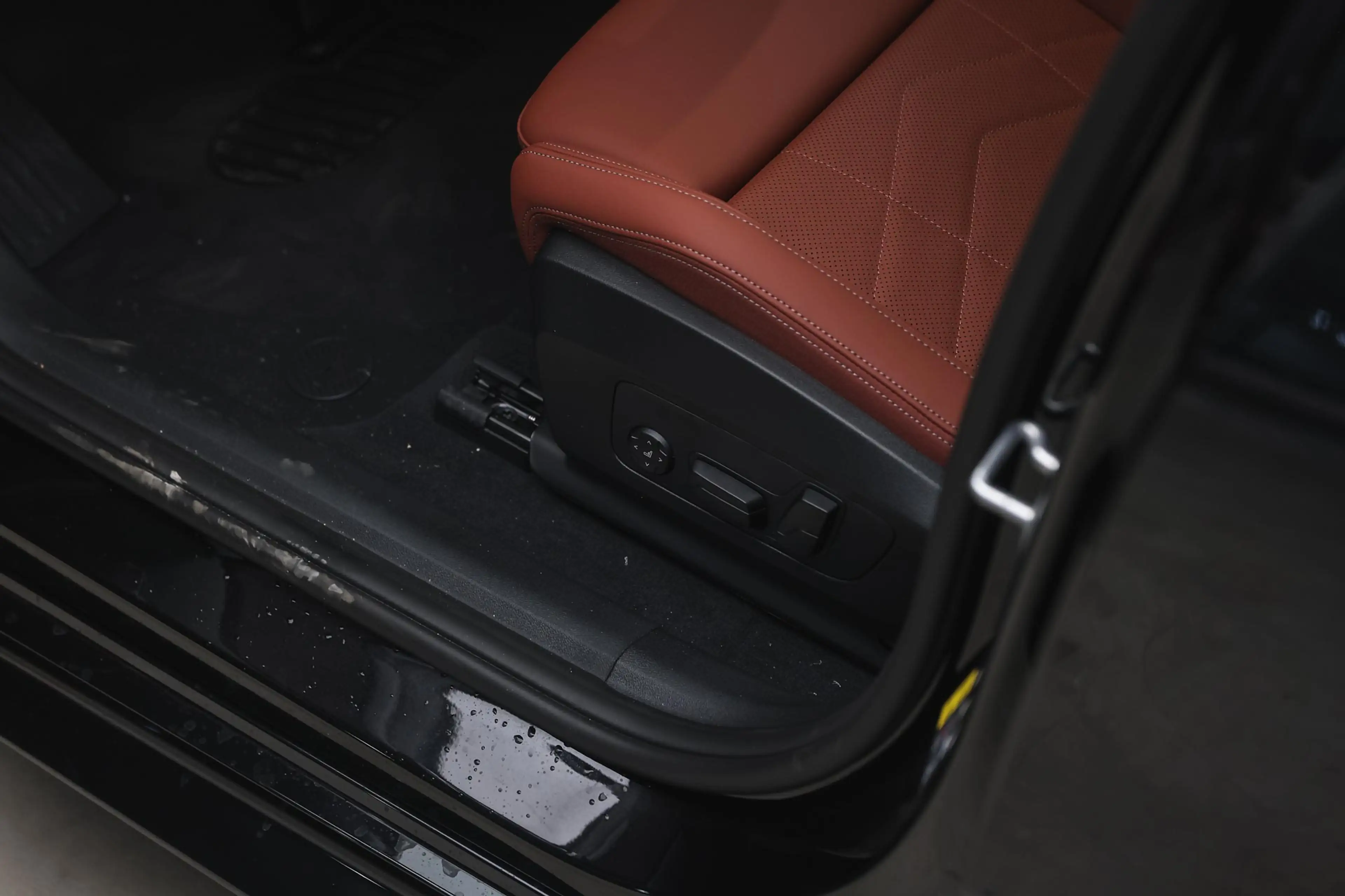 BMW iX2 eDrive20 M Sport / Panoramadak / Sportstoelen / M — photo 10