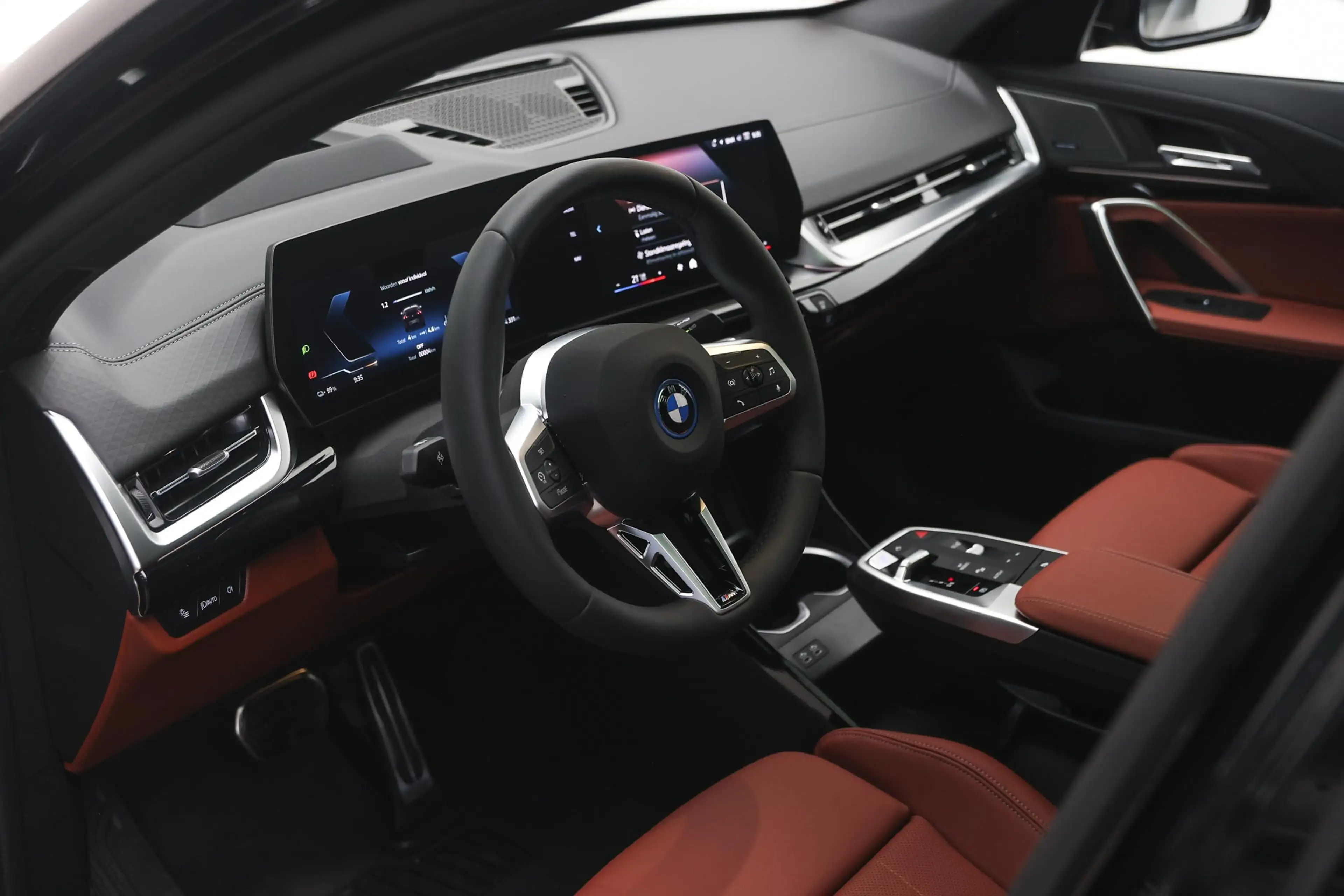 BMW iX2 eDrive20 M Sport / Panoramadak / Sportstoelen / M — photo 12