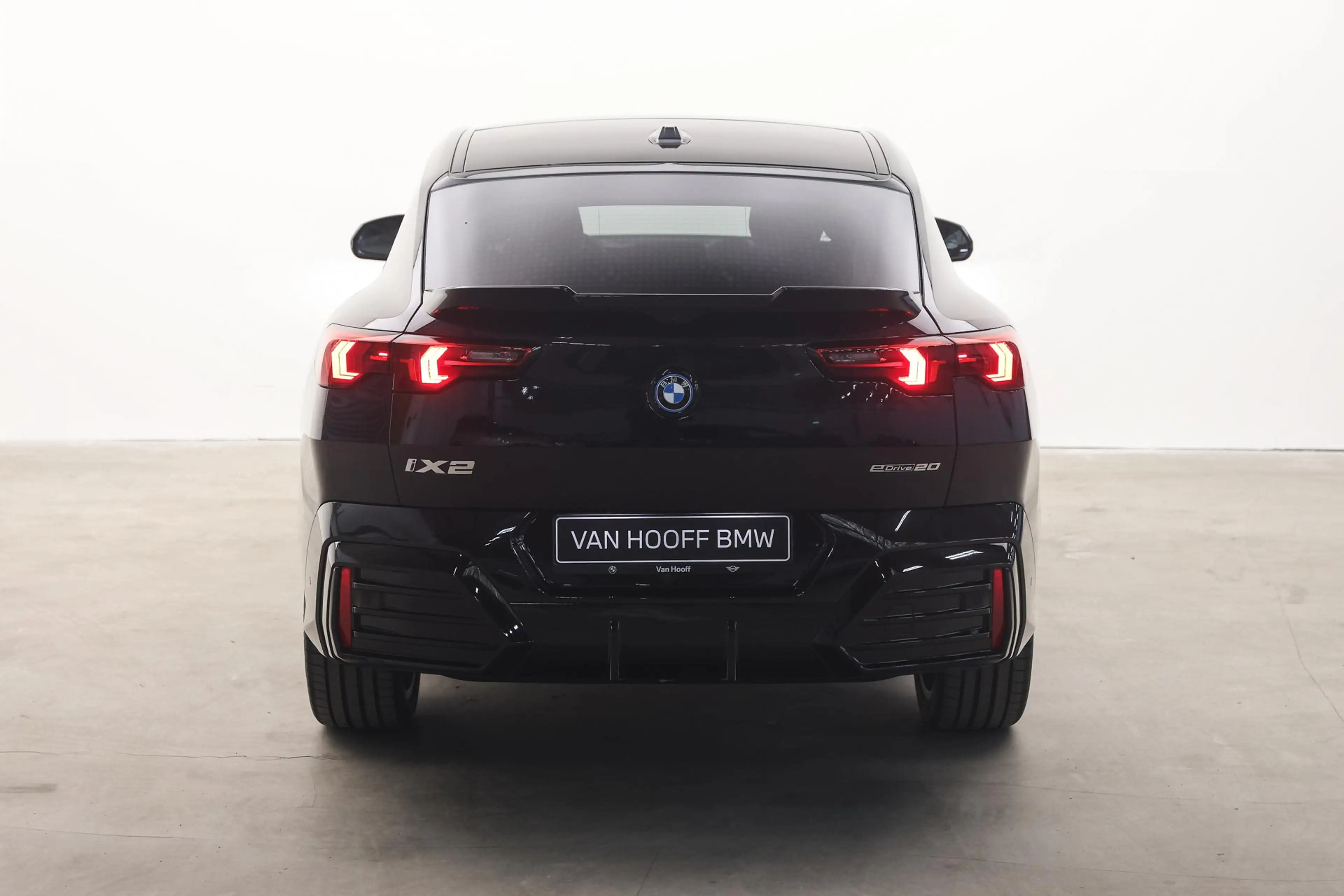 BMW iX2 eDrive20 M Sport / Panoramadak / Sportstoelen / M — photo 7