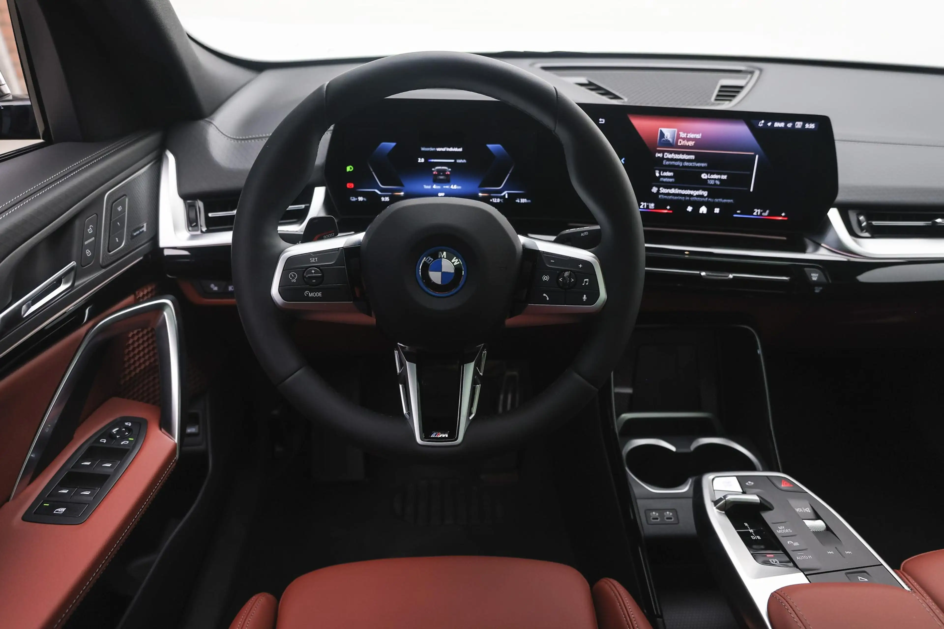 BMW iX2 eDrive20 M Sport / Panoramadak / Sportstoelen / M — photo 3