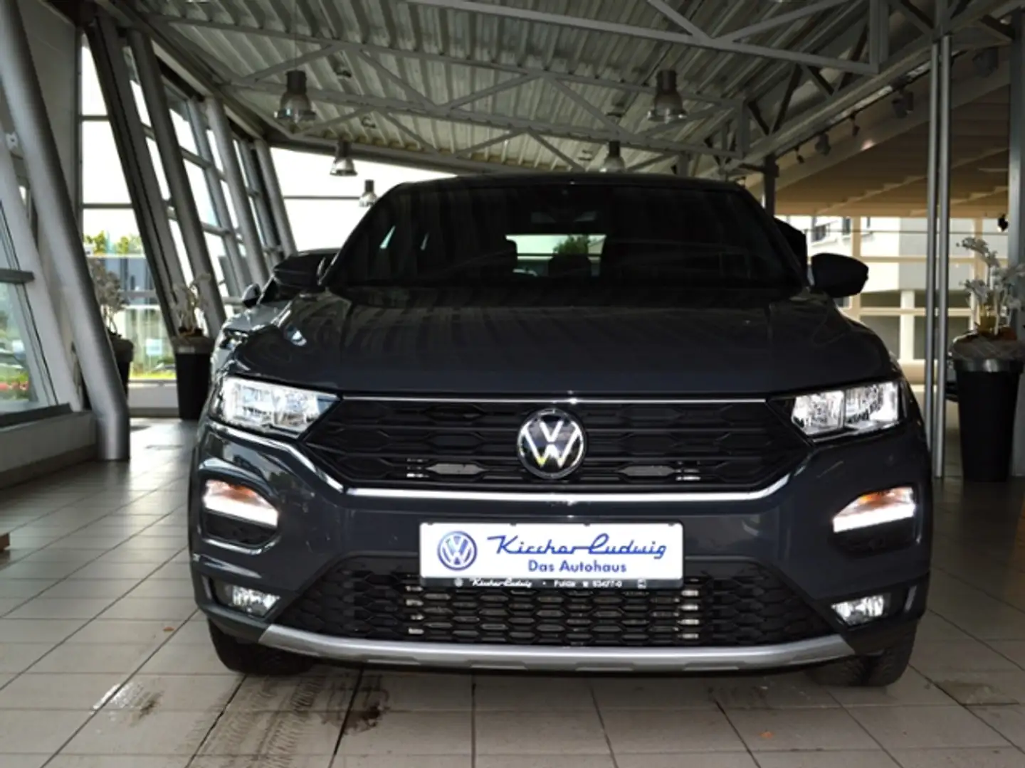 Volkswagen T-Roc 1,5 TSI Sport AHK ALU SH Gris - 2