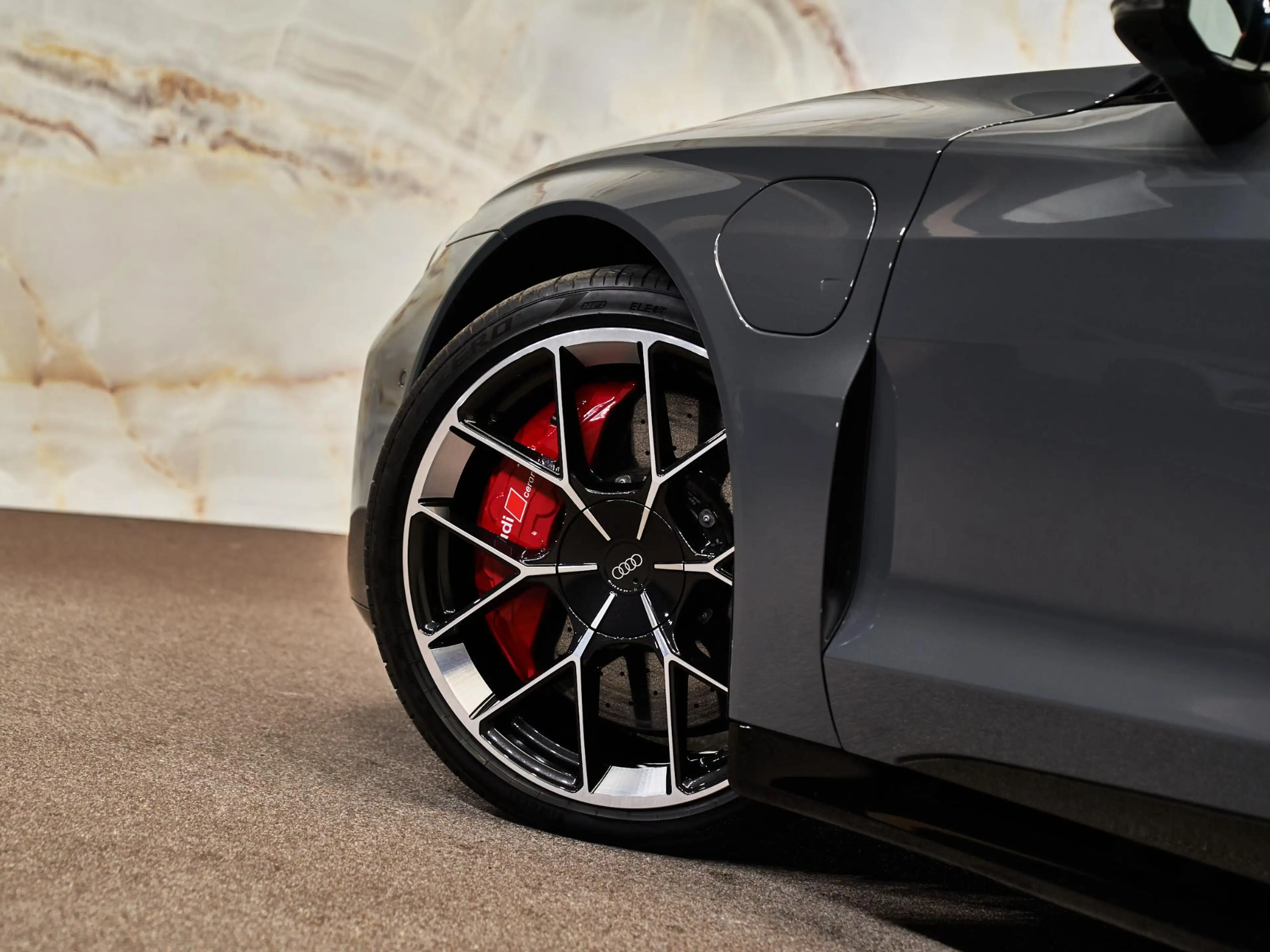 Audi RS e-tron GT , NP200k, carbon, ceramic, B&O, 4-wielbest, matrix — photo 33
