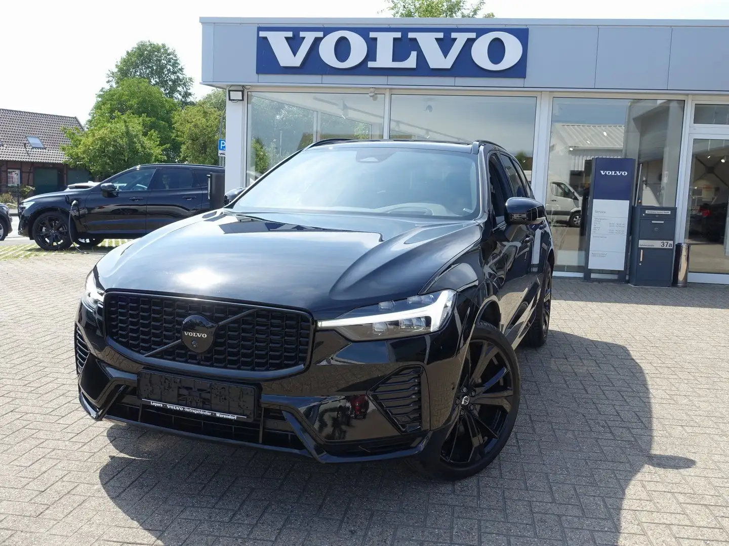Volvo XC60 Black Edition Plus T8 AWD/Pano/360°/H&K Zwart - 1
