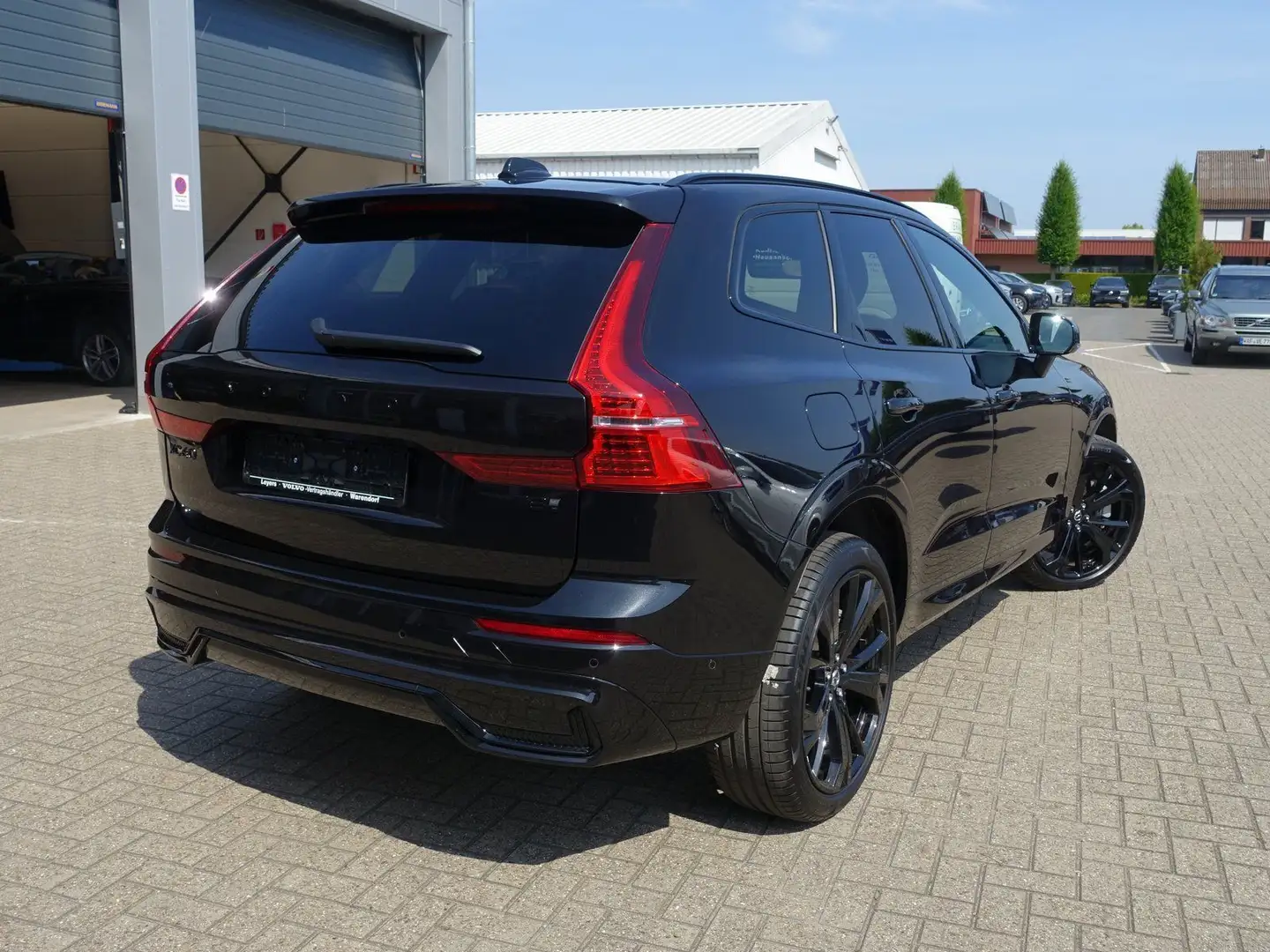 Volvo XC60 Black Edition Plus T8 AWD/Pano/360°/H&K Zwart - 2