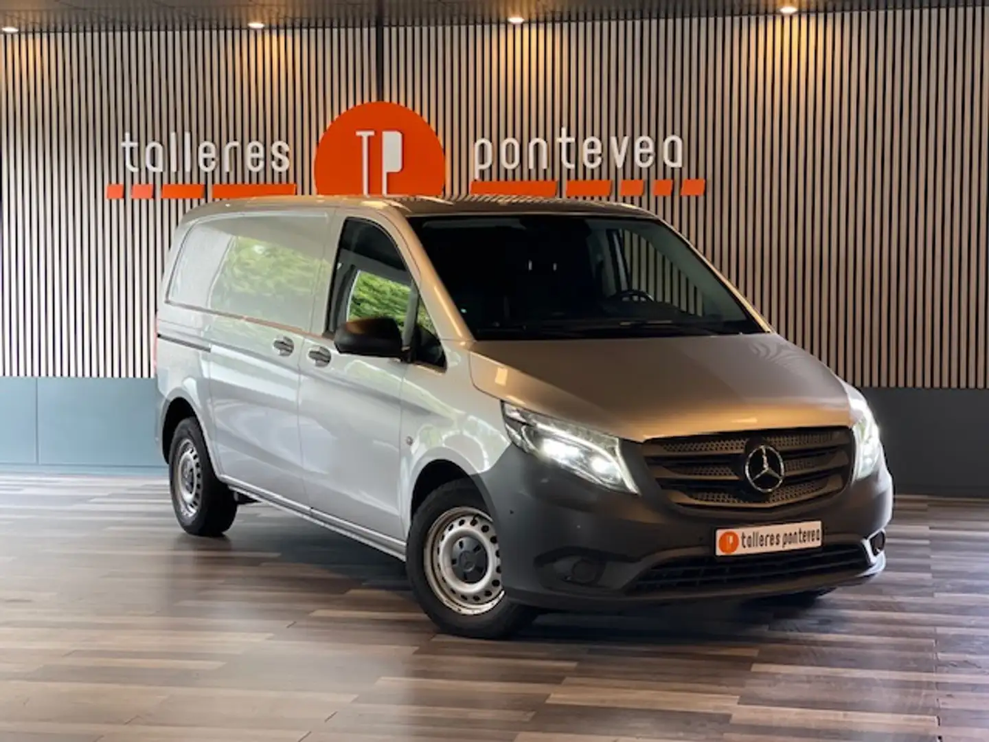 Mercedes-Benz Vito Furgón 114CDI Compacta Grigio - 1