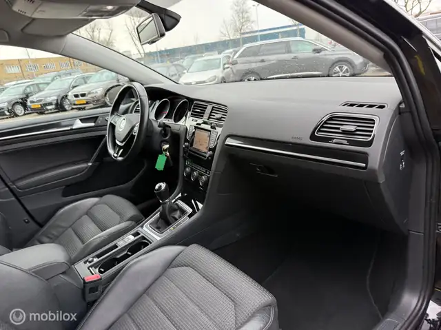 Volkswagen Golf view 13