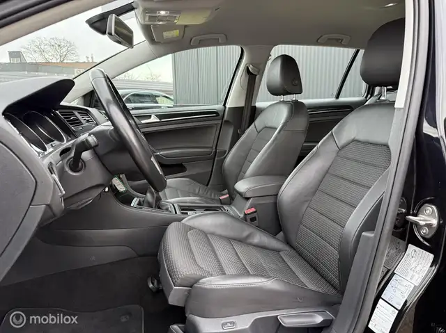 Volkswagen Golf view 4