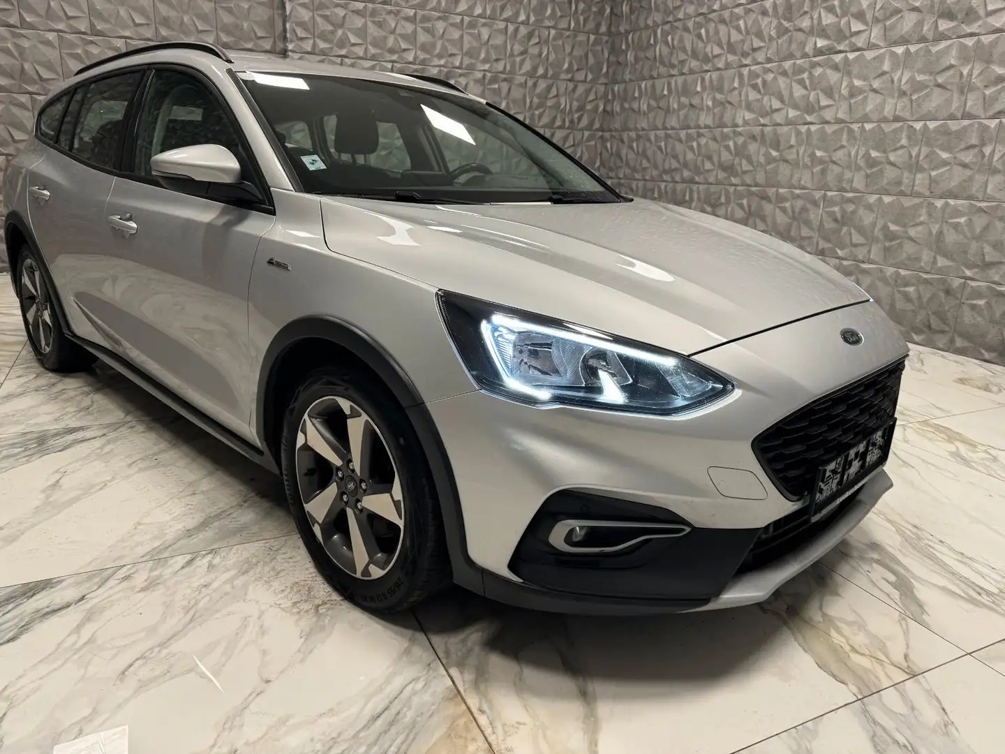 Ford Focus Turnier Active Argent - 1