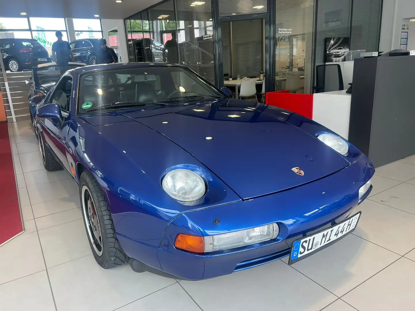 Porsche 928 S 4 Bleu - 1