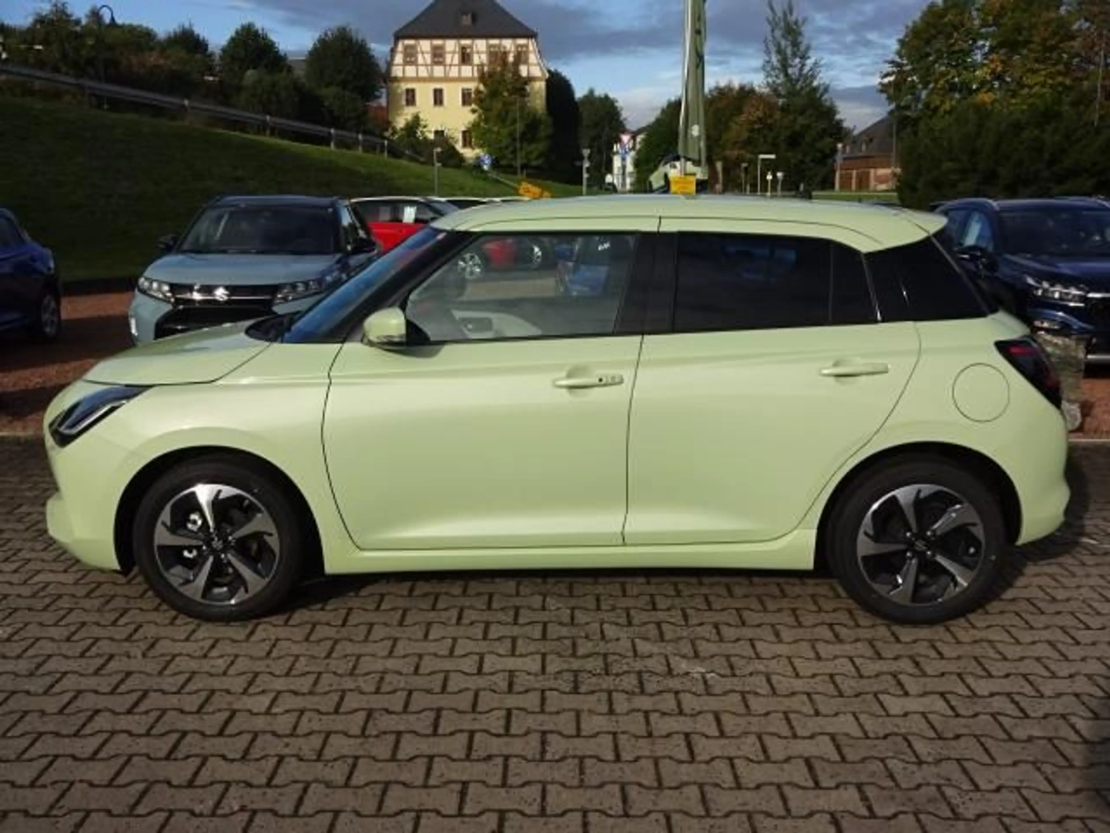 Suzuki Swift SWIFT 1.2 DUALJET CVT COMFORT+ AUTOMATIK NAVI — photo 2