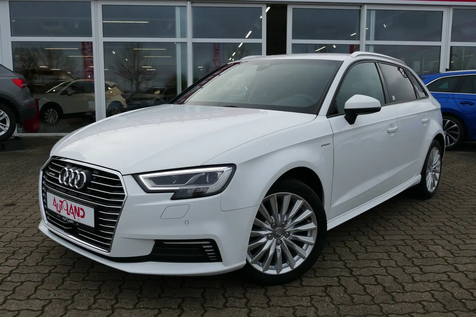 Audi A3 1.4 TFSI e-tron Sportback LED Navi Tempomat Weiß - 2