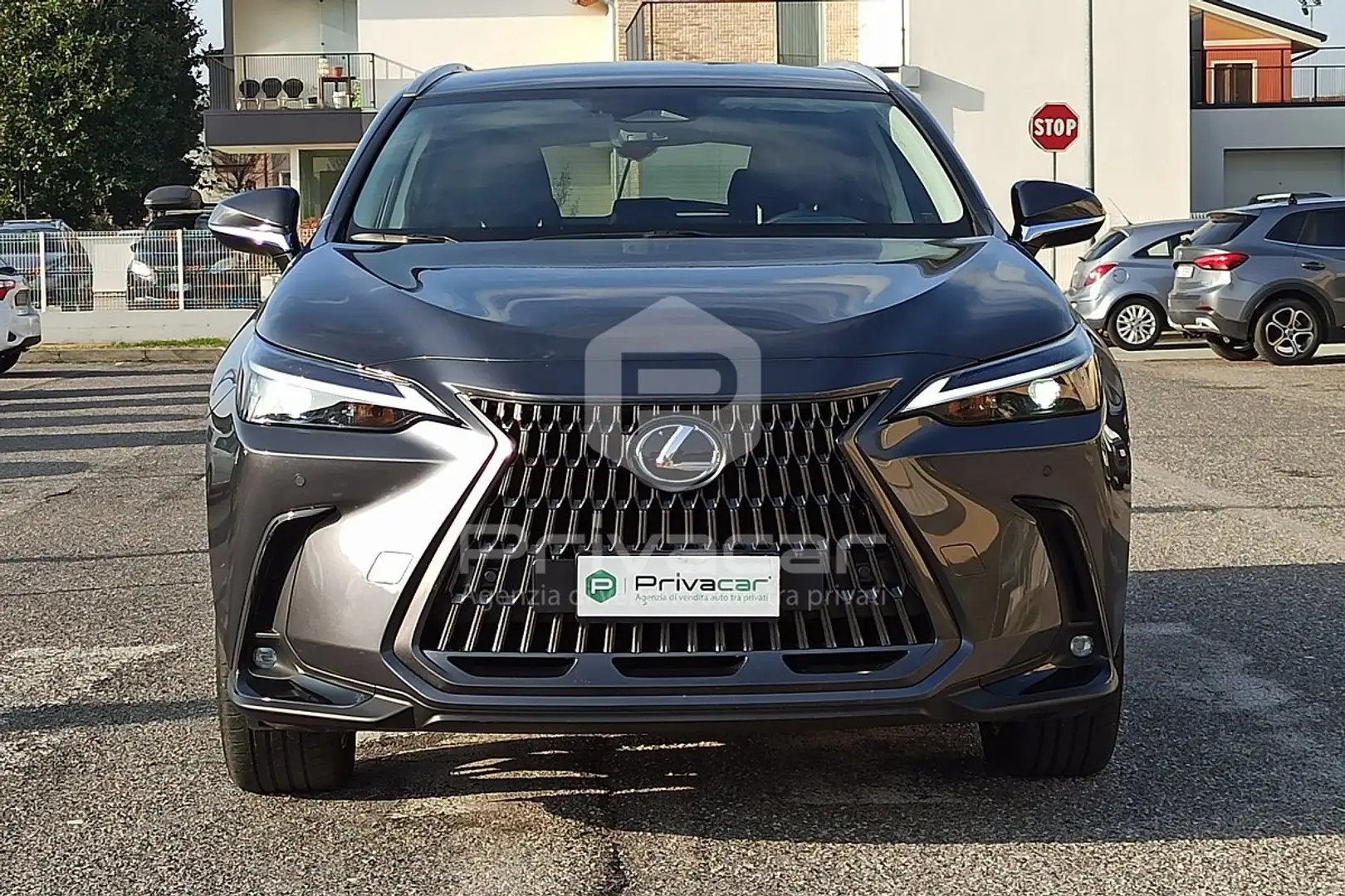Lexus NX 450h+ Plug-in 4WD Premium + GARANZIA 01/27 UNIPROP Gris - 2