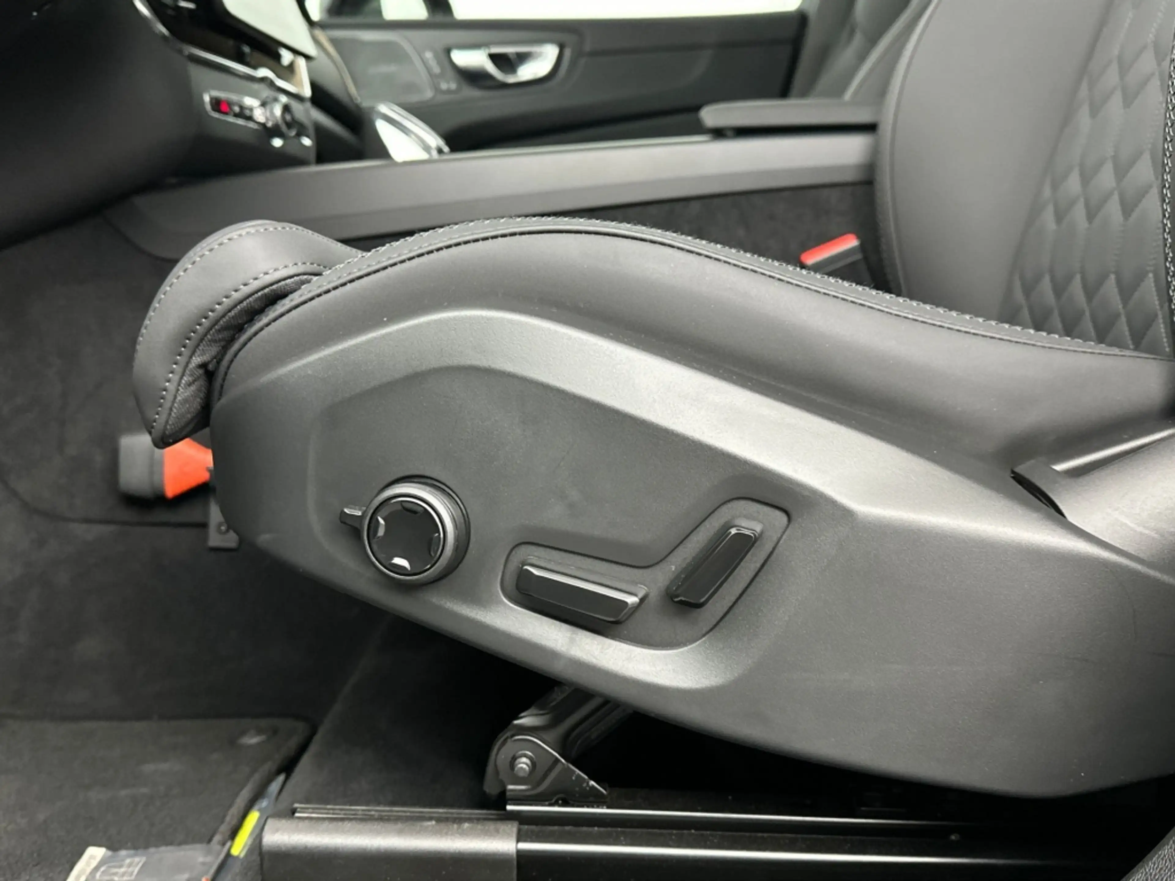 Volvo XC60 T6 398PK Recharge Ultra Dark| Luchtvering| 360Came — photo 15
