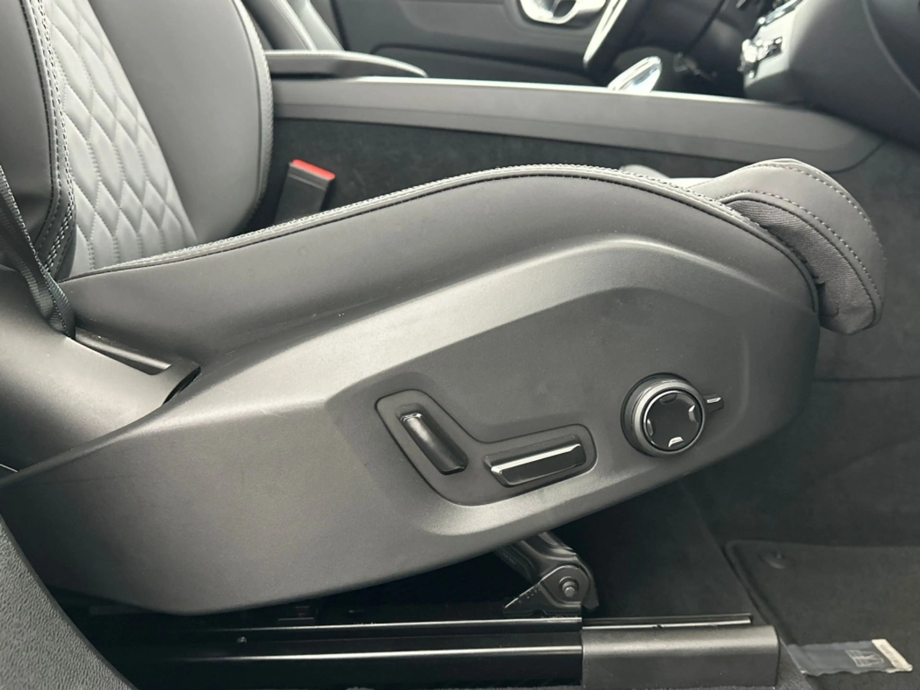 Volvo XC60 T6 398PK Recharge Ultra Dark| Luchtvering| 360Came — photo 18