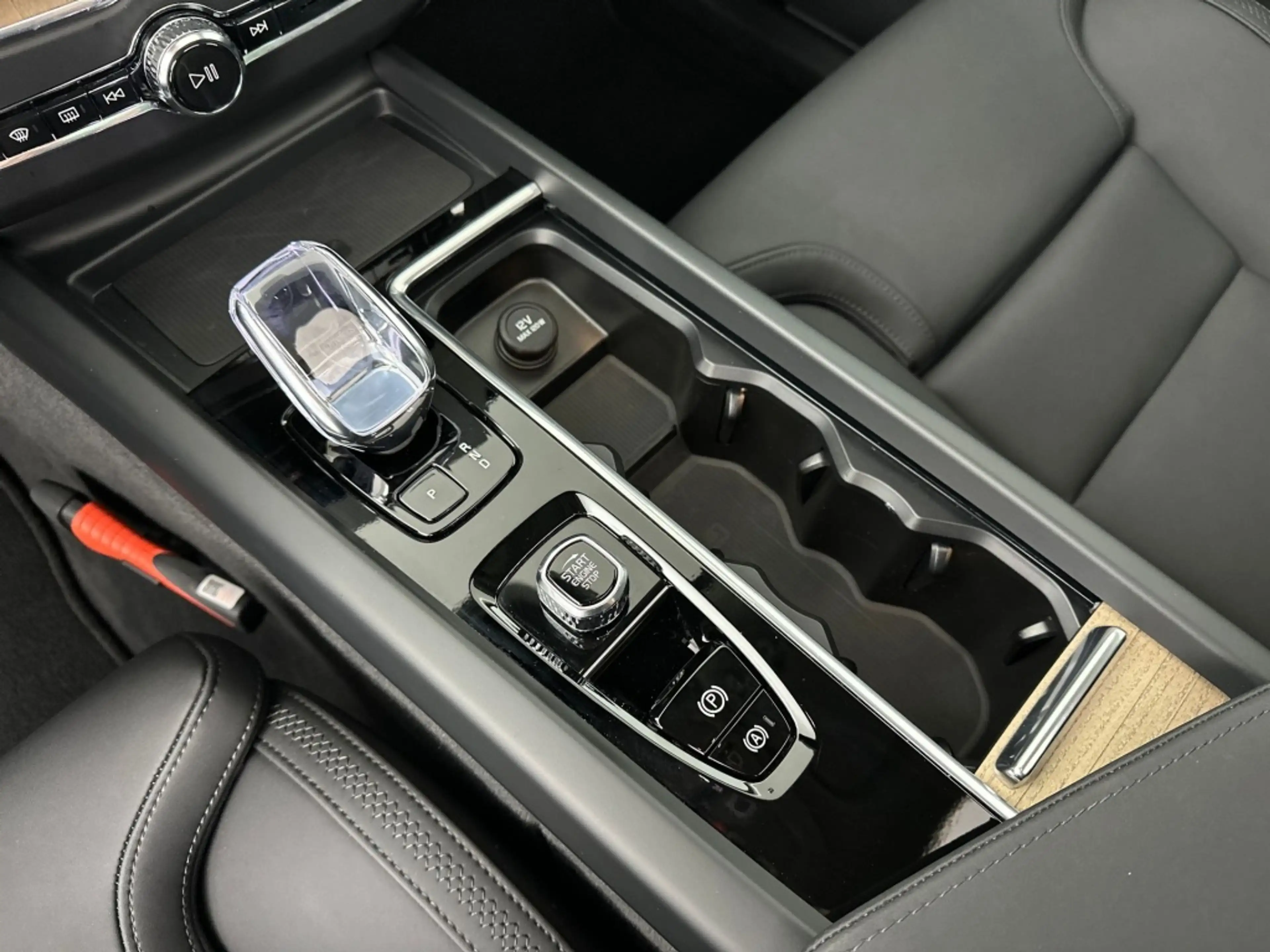 Volvo XC60 T6 398PK Recharge Ultra Dark| Luchtvering| 360Came — photo 27