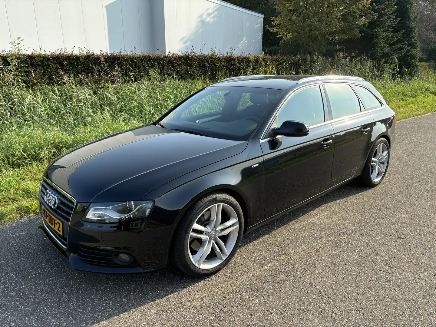 Audi A4 Avant 2.0 TFSI Pro Line S / S-LINE / NAVI / CRUISE Zwart - 2