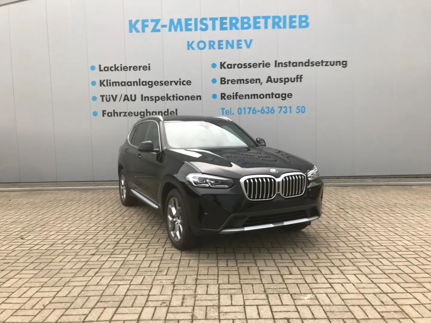 BMW X3 xLine Leder LED Navi Panorama Top Schwarz - 1