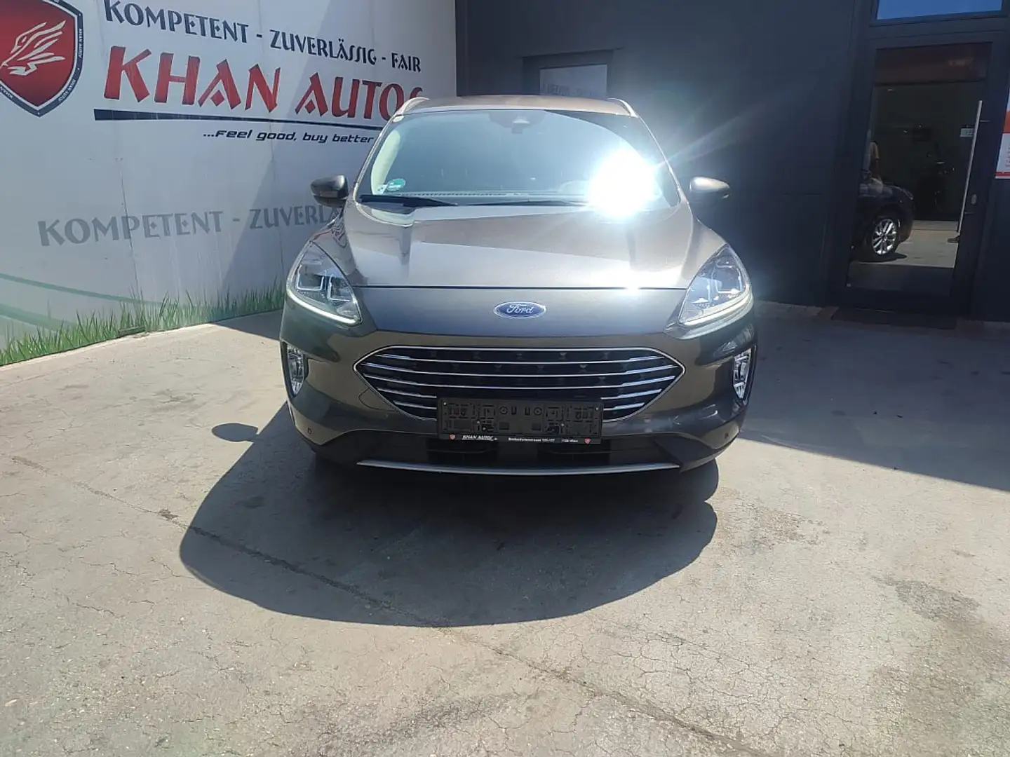 Ford Kuga 1,5 EcoBlue Titanium Aut. *Navi*RFamera* Grau - 2
