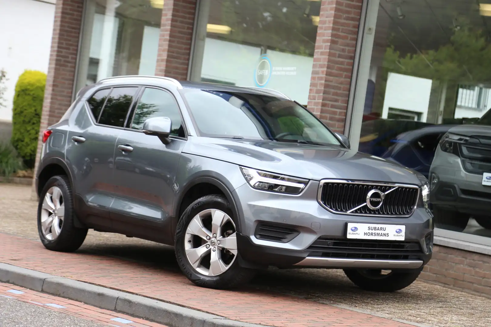 Volvo XC40 1.5 T3 Momentum Navi HK Camera LED Grijs - 1