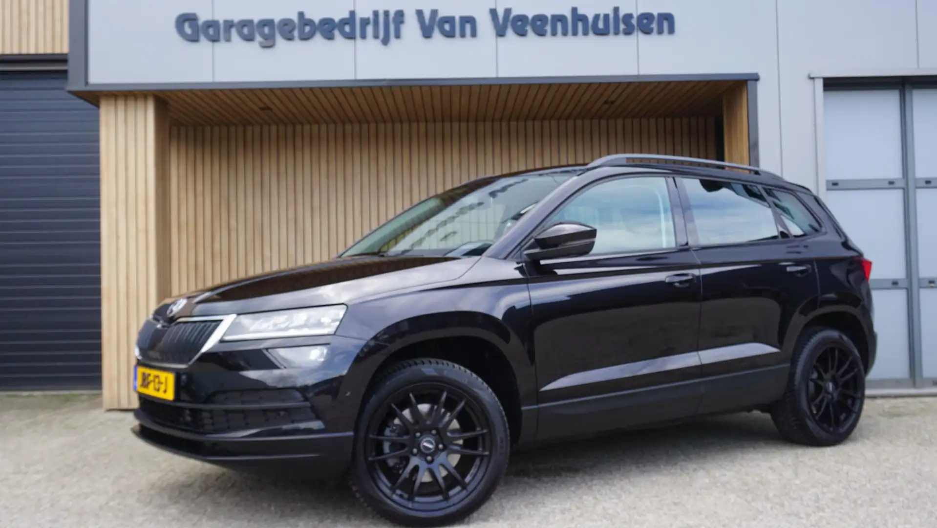Skoda Karoq 1.5 TSI 150pk ACT Style Business Leder Canton Keyl Zwart - 1