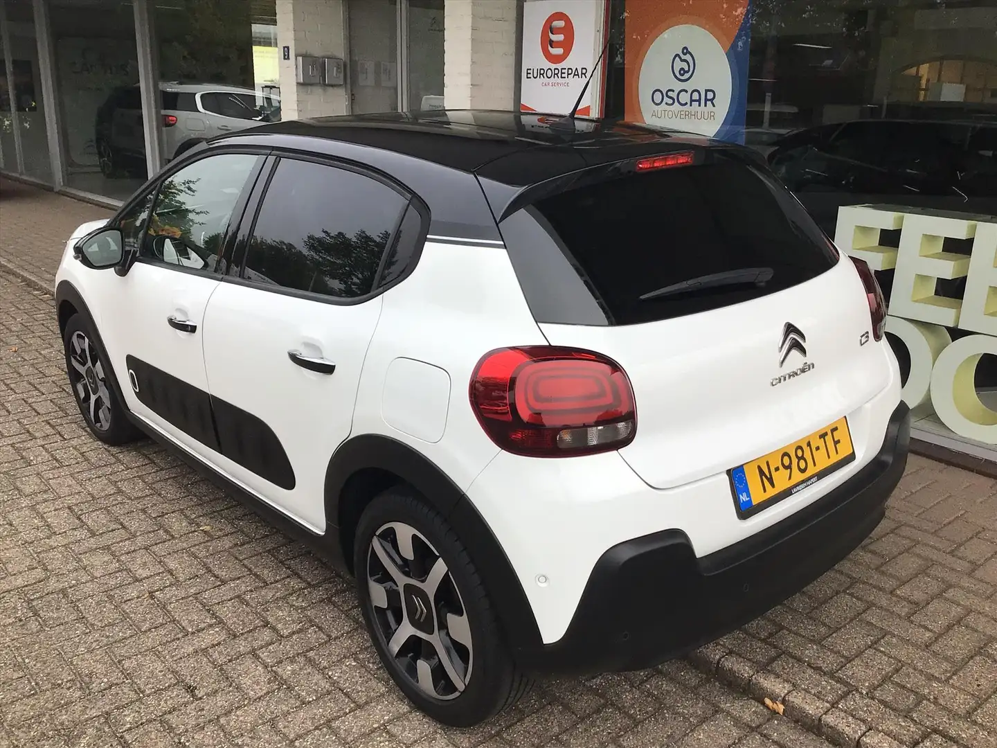 Citroen C3 1.2 PureTech 82pk Shine Wit - 2